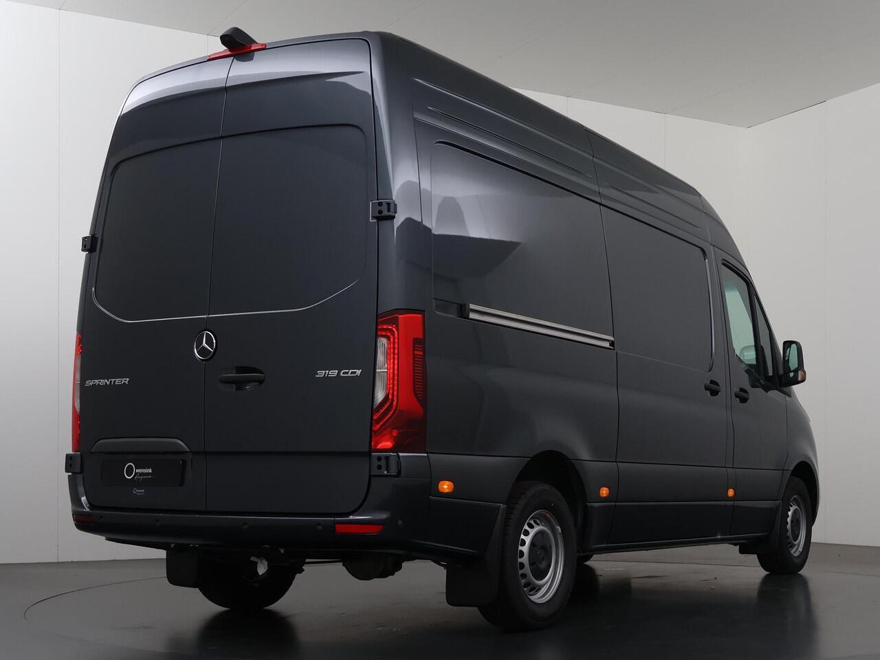 Mercedes-Benz SPRINTER 319 L2H2 RWD SELECT | Navigatie | Spiegelpakket | Klasse 3 Alarm | Verwarmde en Geveerde Comfort Chauffeursstoel en Verwarmde Comfort Bijrijdersstoel | LED koplampen | Parkeerpakket Met Camera | | BPM VRIJ | Distronic | Winterpakket | Leer | Certified