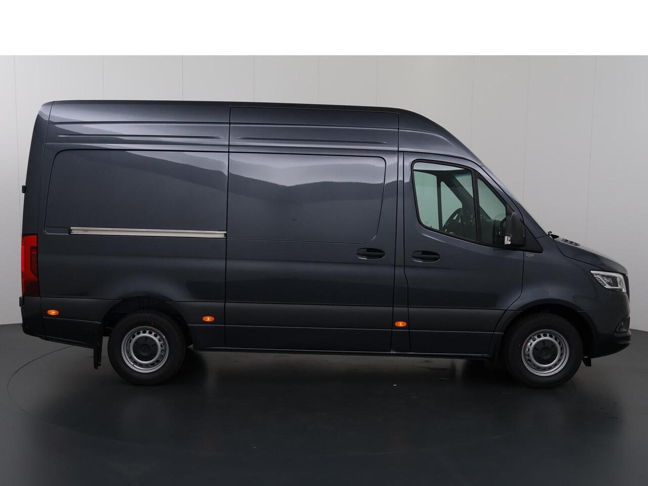 Mercedes-Benz SPRINTER 319 L2H2 RWD SELECT | Navigatie | Spiegelpakket | Klasse 3 Alarm | Verwarmde en Geveerde Comfort Chauffeursstoel en Verwarmde Comfort Bijrijdersstoel | LED koplampen | Parkeerpakket Met Camera | | BPM VRIJ | Distronic | Winterpakket | Leer | Certified