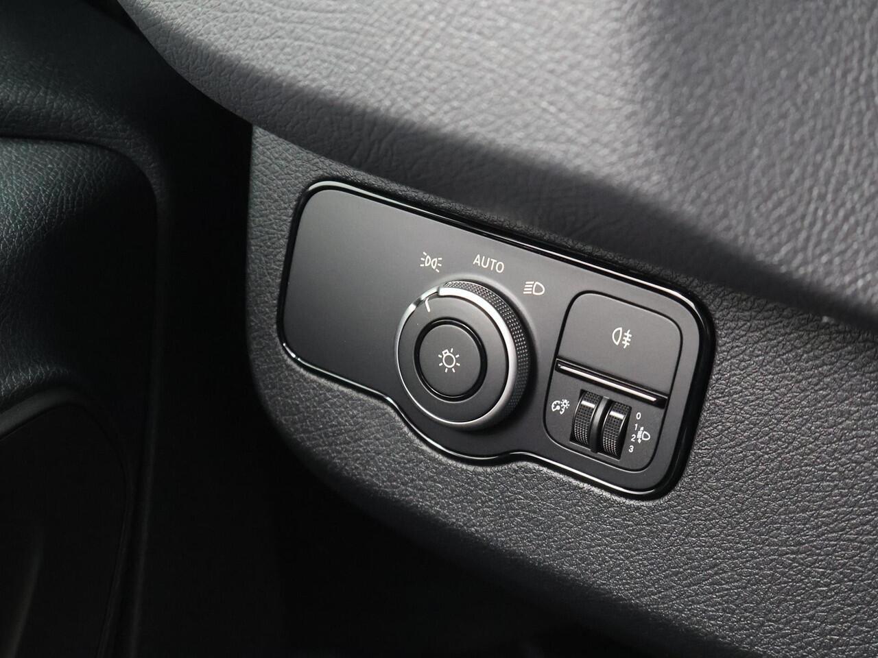 Mercedes-Benz SPRINTER 317 CDI L2 H2 RWD PRO | Smartphone integratie pakket | 10.25" MBUX Systeem | Achteruitrijcamera | 3500 KG Trekgewicht |