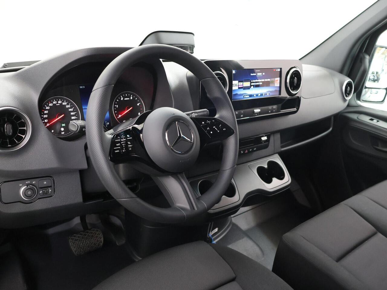 Mercedes-Benz SPRINTER 315 CDI L2 H2 RWD Aut | PRO | BPM VRIJ! | ACHTERUITRIJCAMERA | 3500 KG AHW | DODEHOEKASSISTENT | AIRCO | CRUISE | CARPLAY | ANDROID AUTO | METALLIC | 3-ZITS | MBUX SYSTEEM GROOT