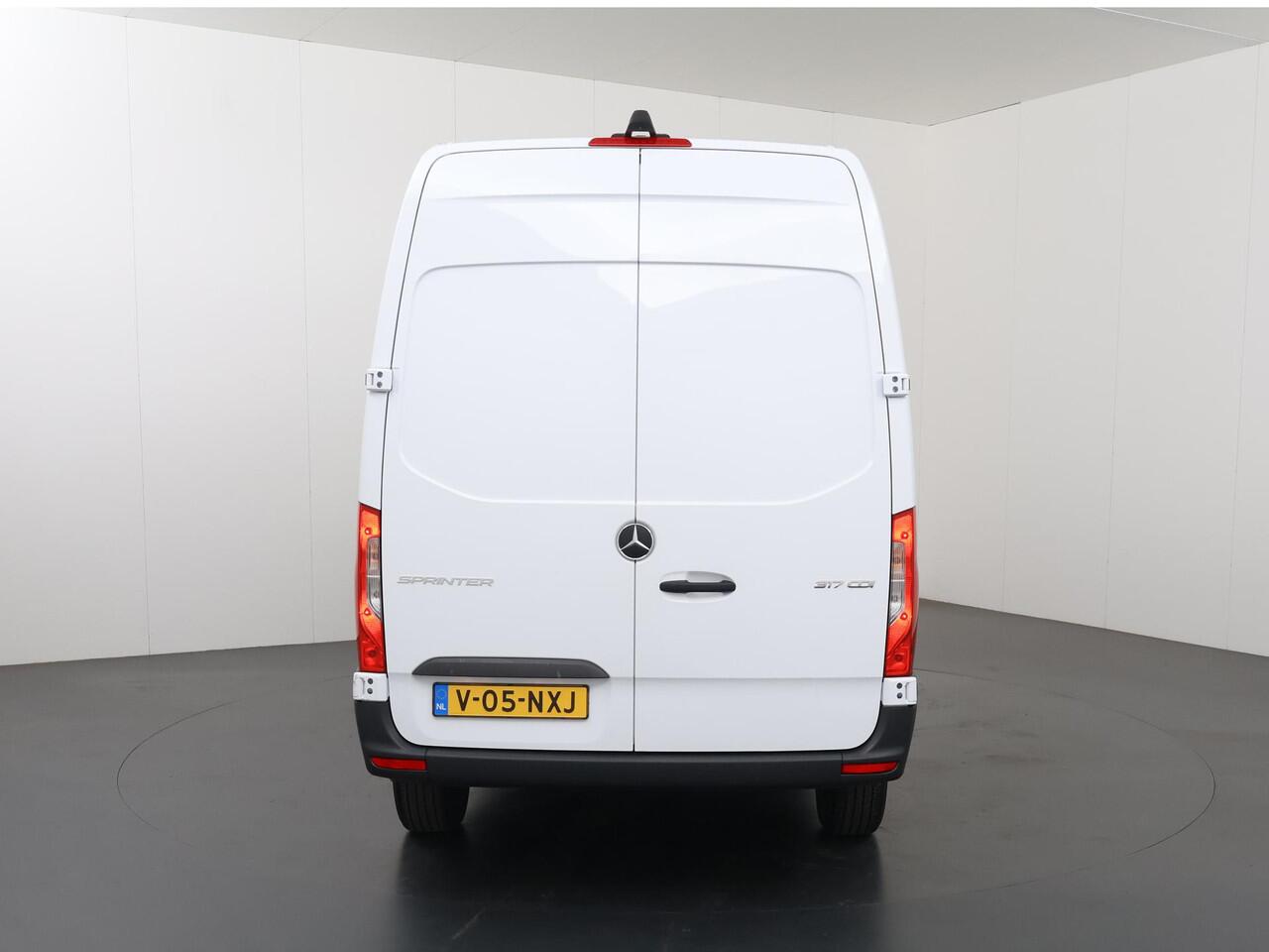 Mercedes-Benz SPRINTER 317 CDI | Aut. | L2 H2 | Pro | 3-zits | Airco | Cruise Control | 3500 KG. AHW | Parkeercamera | Certified