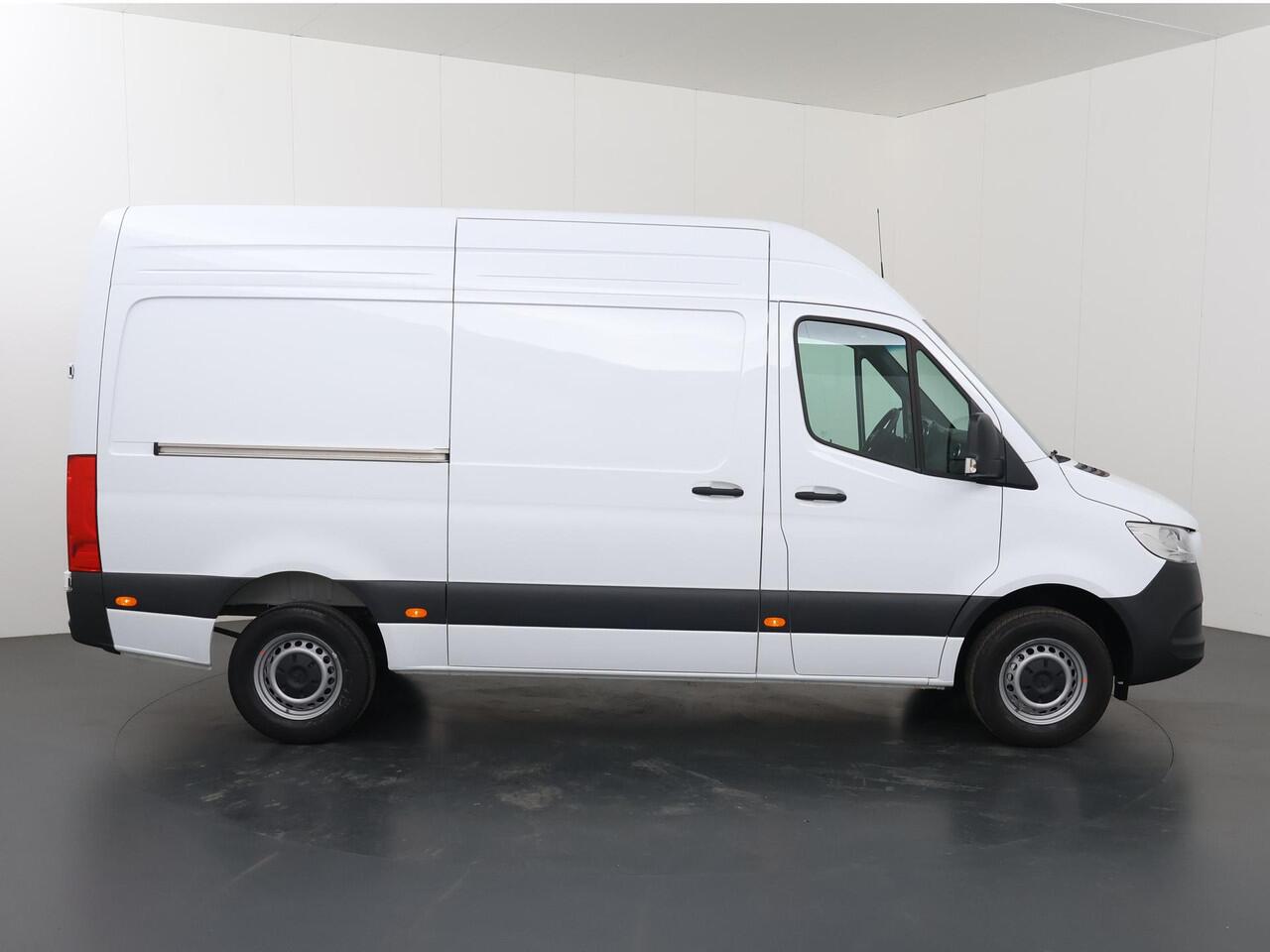 Mercedes-Benz SPRINTER 317 CDI | Aut. | L2 H2 | Pro | 3-zits | Airco | Cruise Control | 3500 KG. AHW | Parkeercamera | Certified