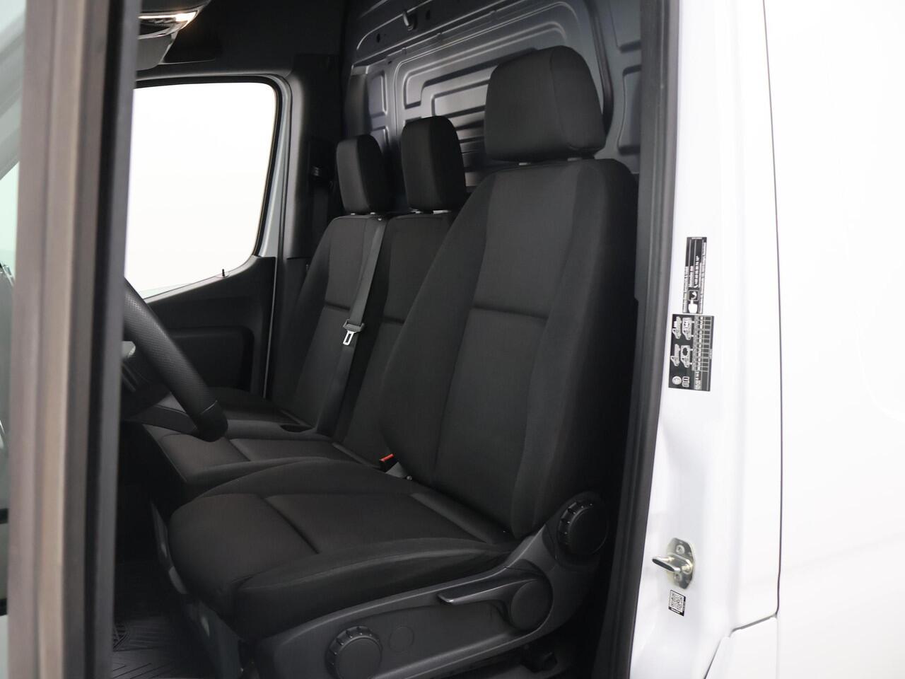 Mercedes-Benz SPRINTER 317 CDI | Aut. | L2 H2 | Pro | 3-zits | Airco | Cruise Control | 3500 KG. AHW | Parkeercamera | Certified