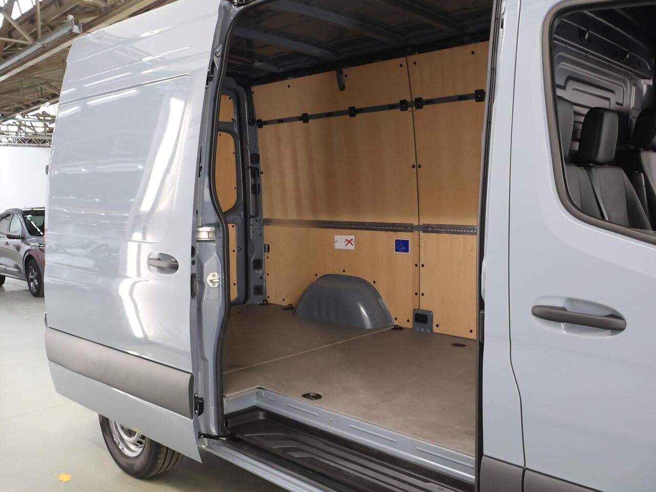 Mercedes-Benz SPRINTER 317 CDI | Aut. | L2 H2 | Pro | | Achteruitrijcamera | Verwarmde Comfortstoel Bestuurder met Bijrijdersbank | Airco | Apple Carplay/Android Auto | 3500 KG AHW Voorbereiding | Certified |