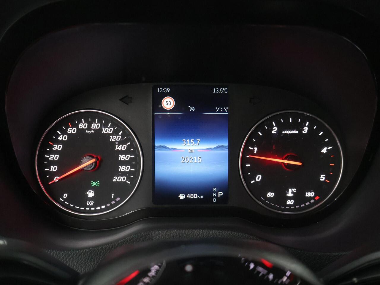 Mercedes-Benz SPRINTER 317 CDI | Aut. | L2 H2 | Pro | 3500KG. AHW | Parkeercamera | 3-zits | Trekhaak | LM Velgen | Stoelverwarming | Alarm | Apple Carplay / Android | Certified