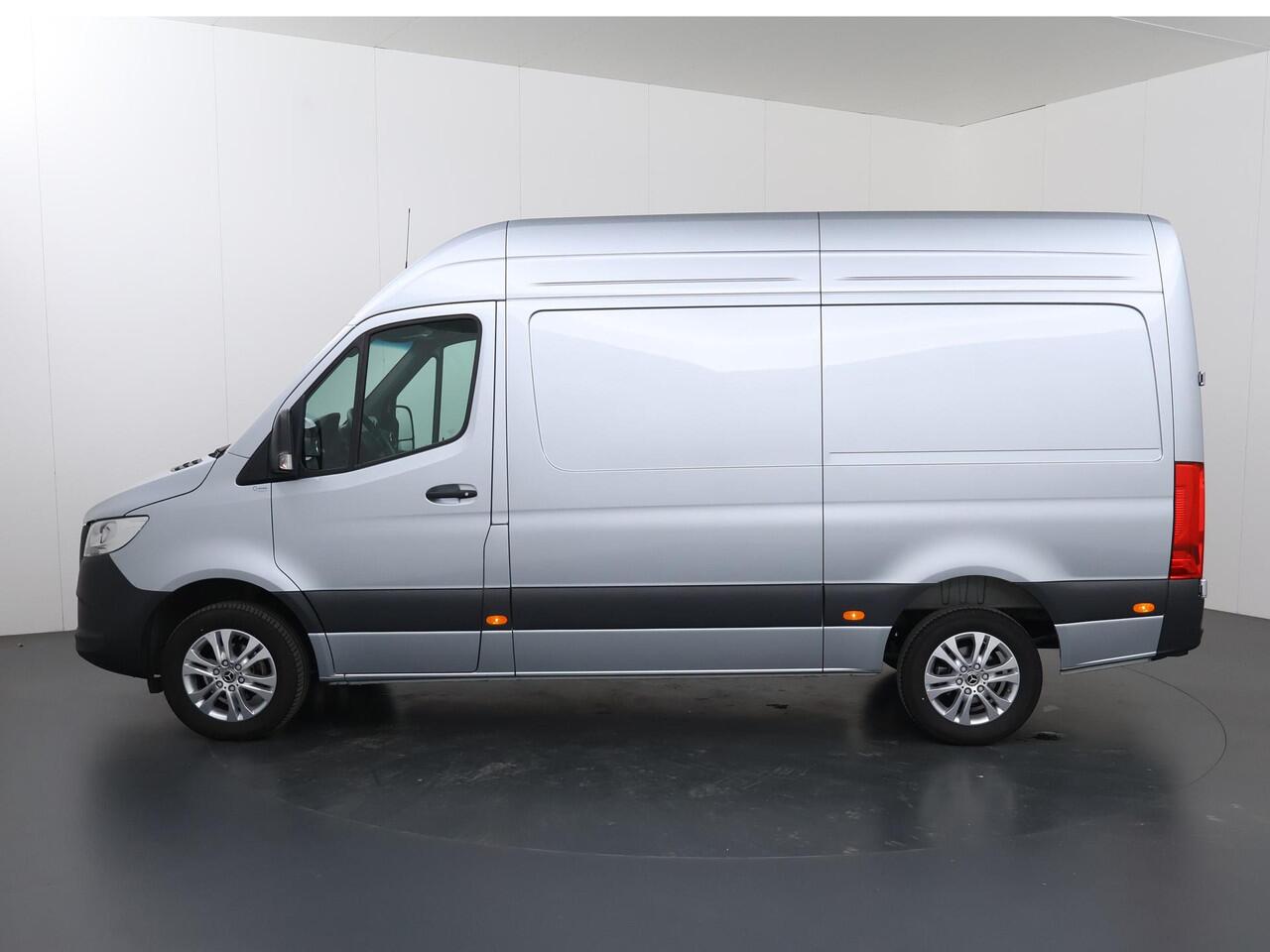 Mercedes-Benz SPRINTER 317 CDI | Aut. | L2 H2 | Pro | 3500KG. AHW | Parkeercamera | 3-zits | Trekhaak | LM Velgen | Stoelverwarming | Alarm | Apple Carplay / Android | Certified