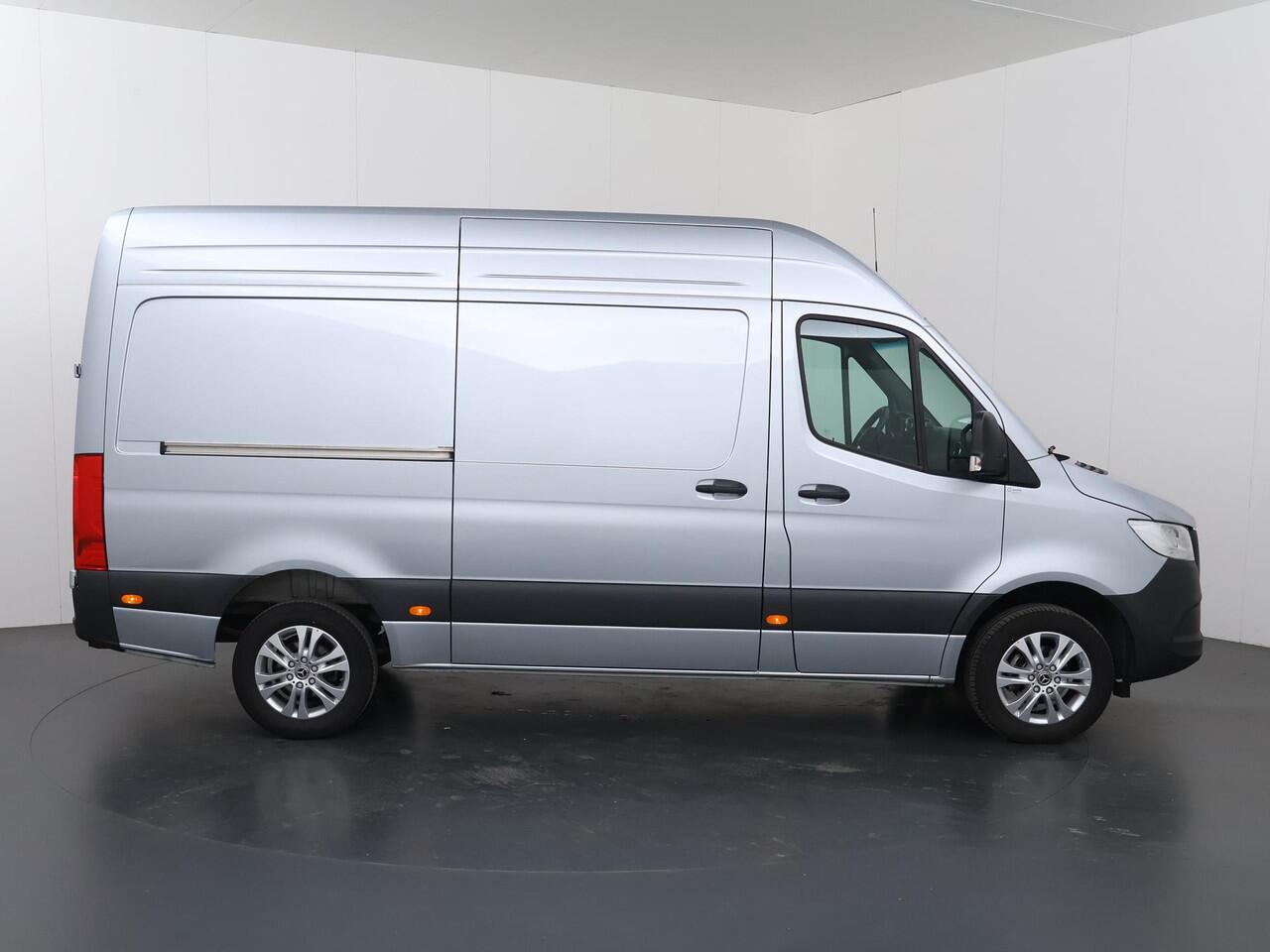 Mercedes-Benz SPRINTER 317 CDI | Aut. | L2 H2 | Pro | 3500KG. AHW | Parkeercamera | 3-zits | Trekhaak | LM Velgen | Stoelverwarming | Alarm | Apple Carplay / Android | Certified