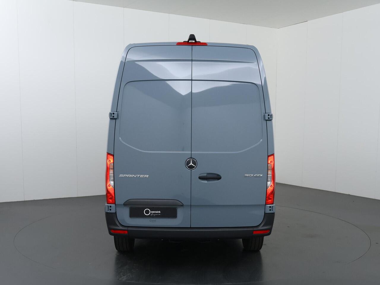 Mercedes-Benz SPRINTER 317 CDI | Aut. | L2 H2 | Pro | 3 zits | Stoelverwarming | Achteruitrijcamera | Betimmering | Laadvloer | Apple Carplay / Android Auto | Certified