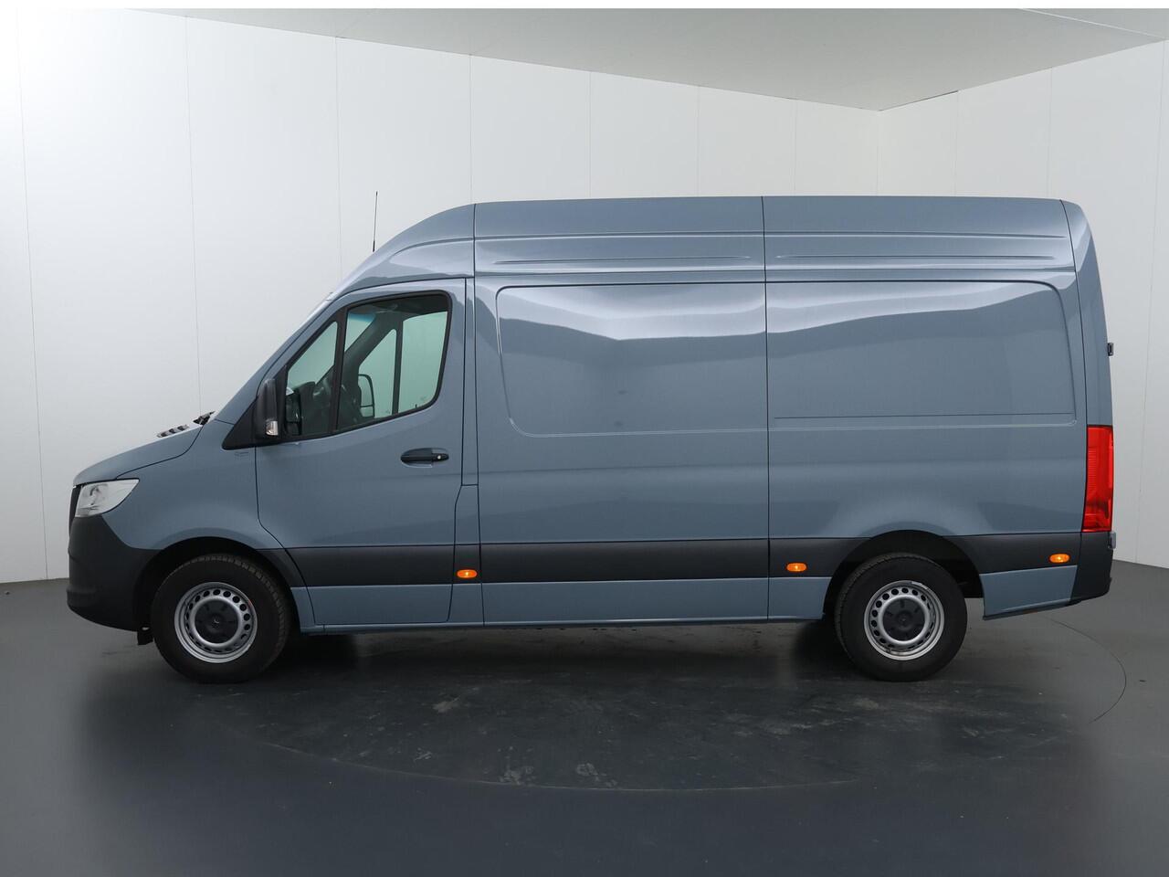 Mercedes-Benz SPRINTER 317 CDI | Aut. | L2 H2 | Pro | 3 zits | Stoelverwarming | Achteruitrijcamera | Betimmering | Laadvloer | Apple Carplay / Android Auto | Certified