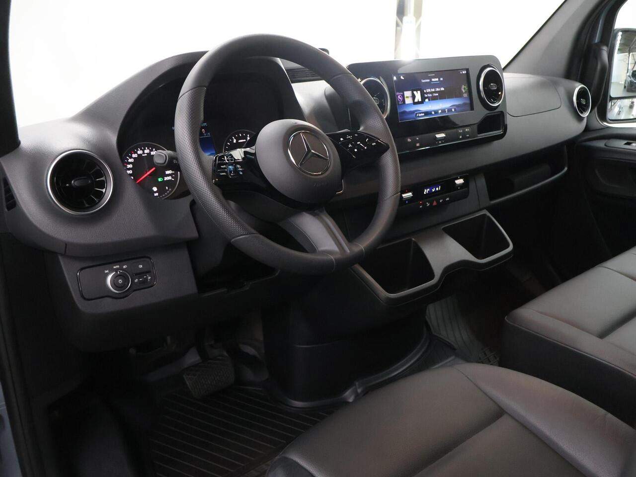 Mercedes-Benz SPRINTER 317 CDI | Aut. | L2 H2 | Pro | 3 zits | Stoelverwarming | Achteruitrijcamera | Betimmering | Laadvloer | Apple Carplay / Android Auto | Certified