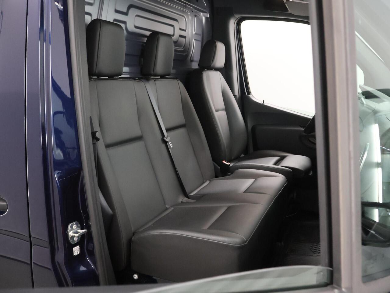 Mercedes-Benz SPRINTER 317 CDI | Aut. | L2 H2 | Pro | LED Koplampen | 3 zits | Achteruitrijcamera | Betimmering | Laadvloer | Lichtmetalen Velgen | Trekhaak | Certified