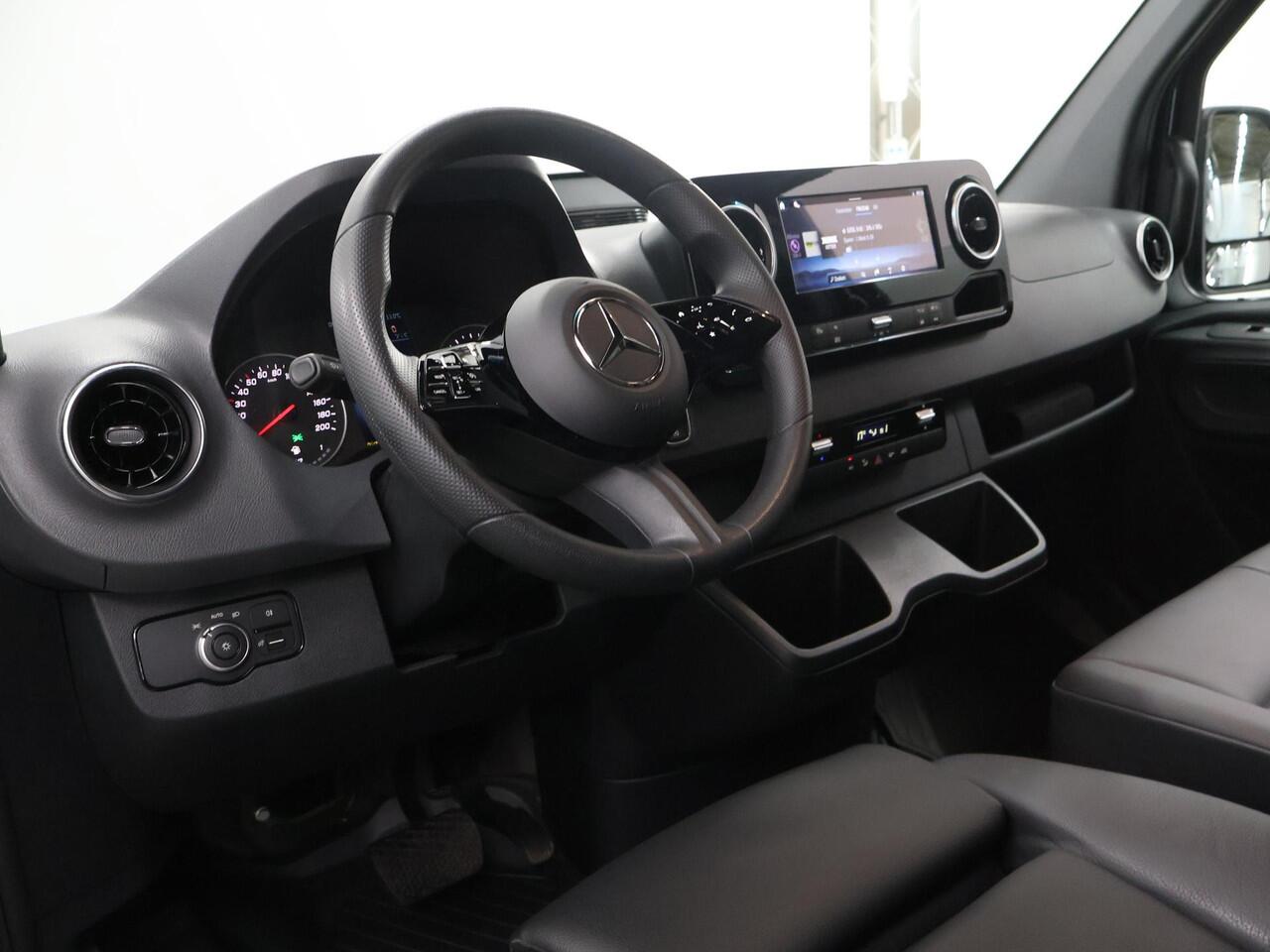 Mercedes-Benz SPRINTER 317 CDI | Aut. | L2 H2 | Pro | LED Koplampen | 3 zits | Achteruitrijcamera | Betimmering | Laadvloer | Lichtmetalen Velgen | Trekhaak | Certified