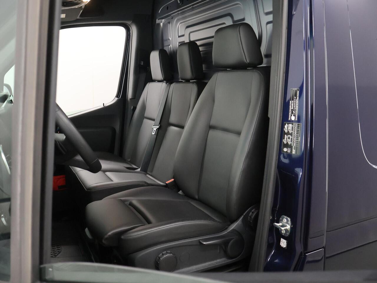 Mercedes-Benz SPRINTER 317 CDI | Aut. | L2 H2 | Pro | LED Koplampen | 3 zits | Achteruitrijcamera | Betimmering | Laadvloer | Lichtmetalen Velgen | Trekhaak | Certified