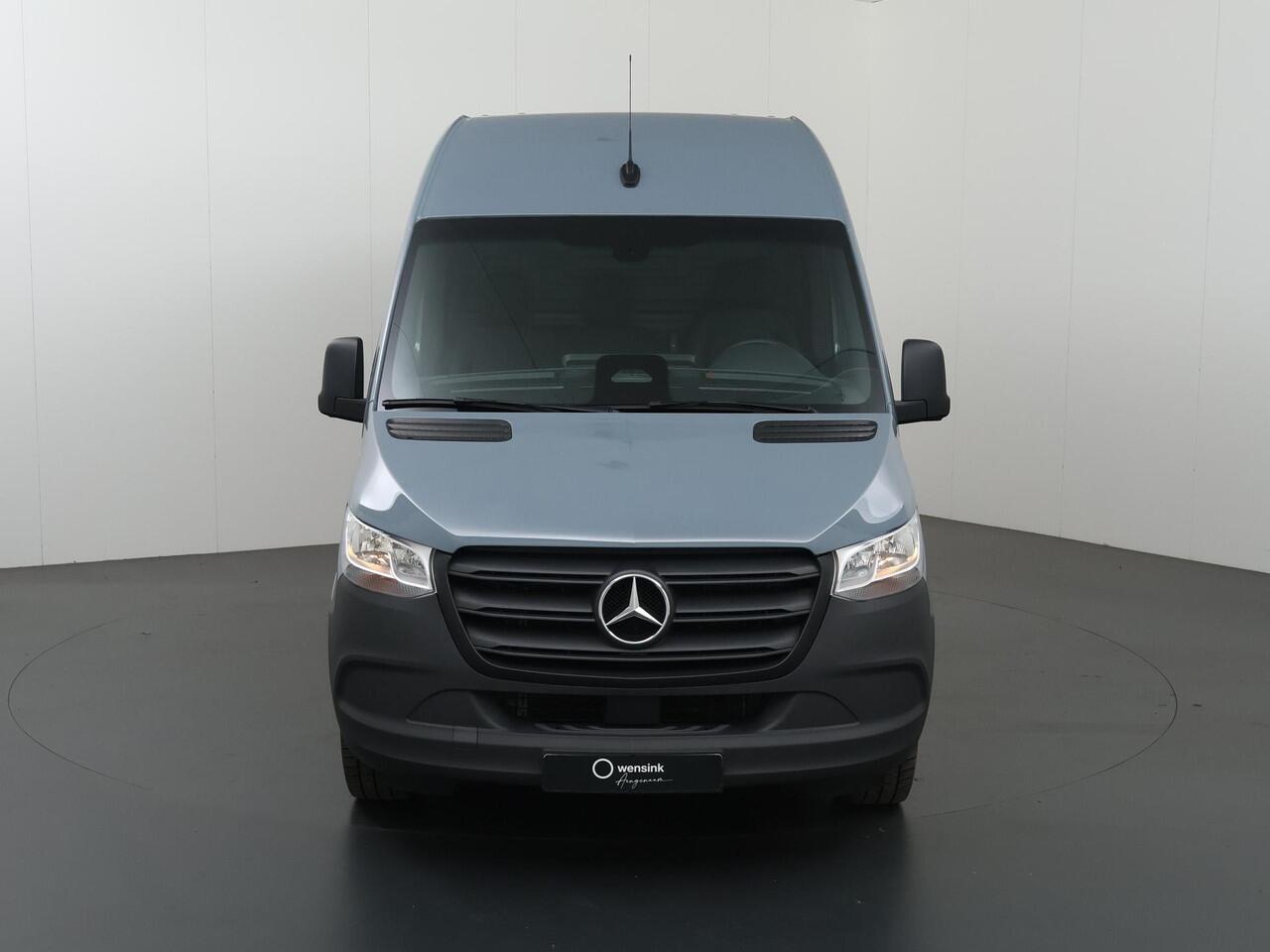 Mercedes-Benz SPRINTER 317 CDI | Aut. | L2 H2 | Pro | 3 zits | Stoelverwarming | Achteruitrijcamera | Betimmering | Laadvloer | Apple Carplay / Android Auto | Certified