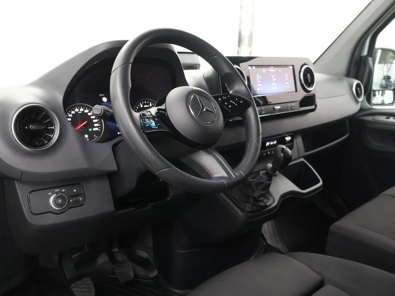 Mercedes-Benz SPRINTER 315 CDI | L2 H2 | PRO | 3500 KG. AHW | 3 zits | Achteruitrijcamera | Betimmering | Laadvloer | Apple Carplay/Android Auto | Certified