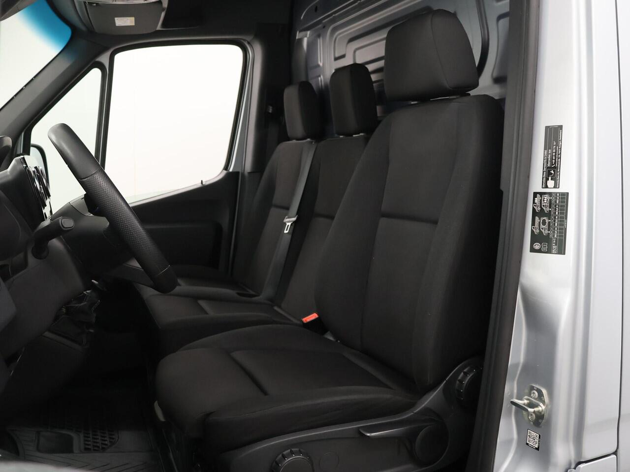 Mercedes-Benz SPRINTER 315 CDI | L2 H2 | PRO | 3500 KG. AHW | 3 zits | Achteruitrijcamera | Betimmering | Laadvloer | Apple Carplay/Android Auto | Certified