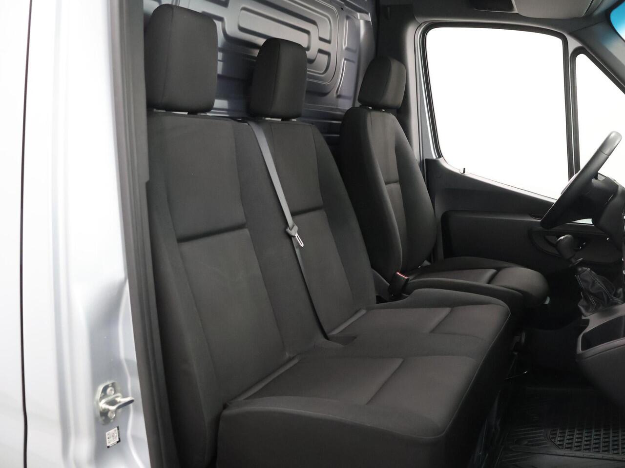 Mercedes-Benz SPRINTER 315 CDI | L2 H2 | PRO | 3500 KG. AHW | 3 zits | Achteruitrijcamera | Betimmering | Laadvloer | Apple Carplay/Android Auto | Certified