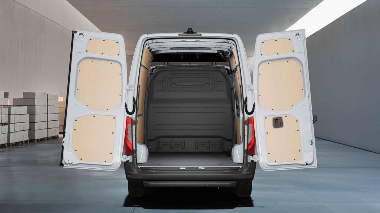 Mercedes-Benz SPRINTER 317 CDI L2 H2 Pro | Navigatie | Spiegelpakket | Verwarmde Geveerde Comfort Chauffeursstoel en Bijrijdersbank | Achterdeuren 270 Graden | Airco | Cruisecontrol | Dodehoekassistent | Parkeerpakket met Achteruitrijcamera | Certified |