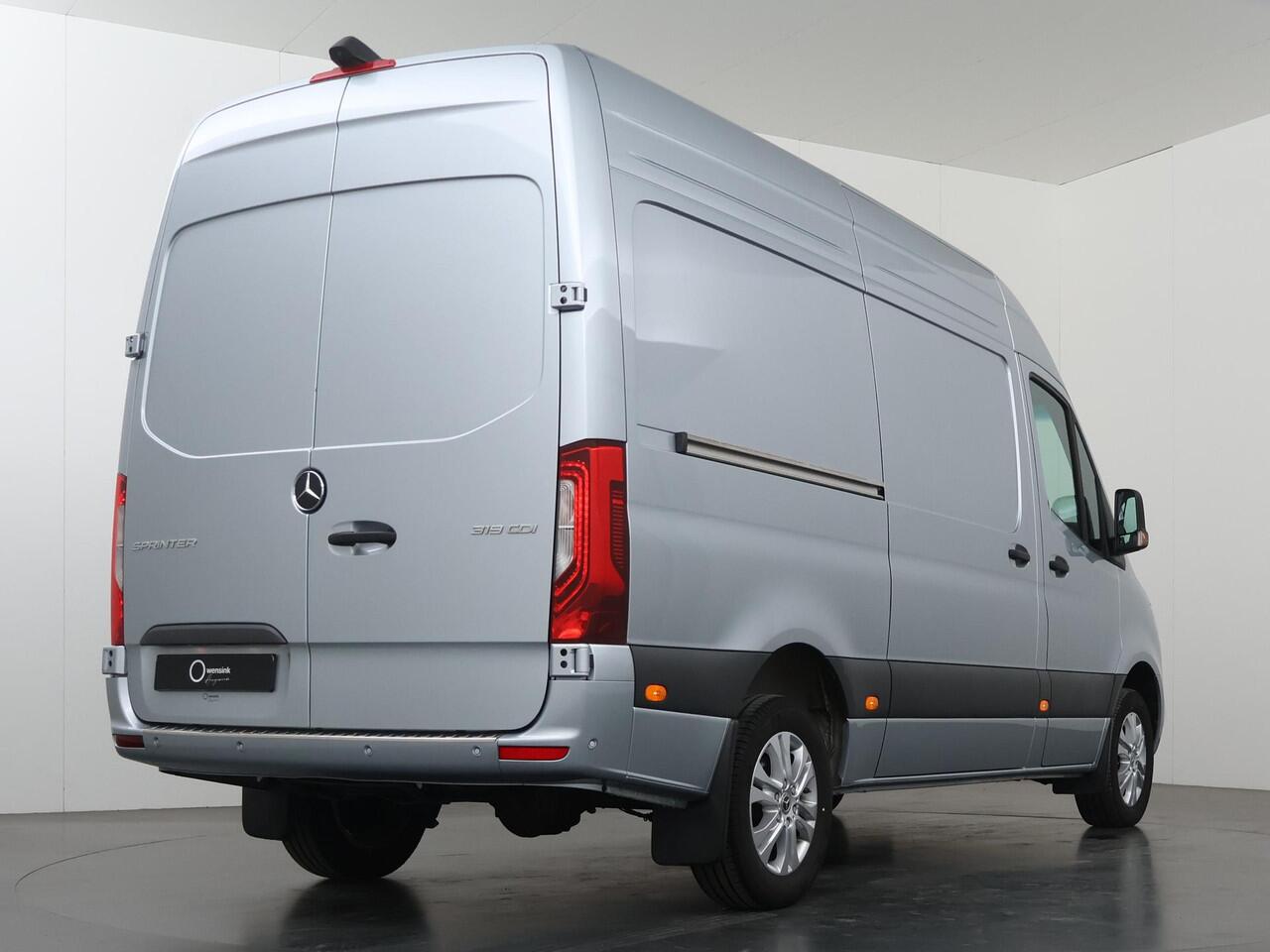 Mercedes-Benz SPRINTER 319 CDI | Aut. | L2 H2 | Select | LED Koplampen | 3-zits | Achteruitrijcamera | Navigatie | Apple Carplay/Android Auto | 3500 KG. AHW | Distronic Plus | LM Velgen | Certified