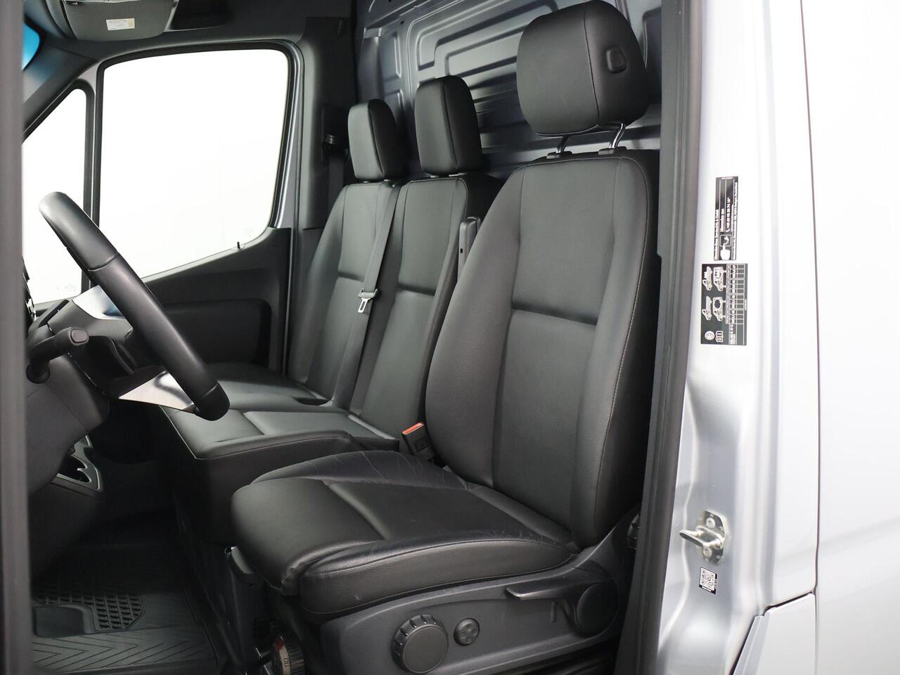 Mercedes-Benz SPRINTER 319 CDI | Aut. | L2 H2 | Select | LED Koplampen | 3-zits | Achteruitrijcamera | Navigatie | Apple Carplay/Android Auto | 3500 KG. AHW | Distronic Plus | LM Velgen | Certified