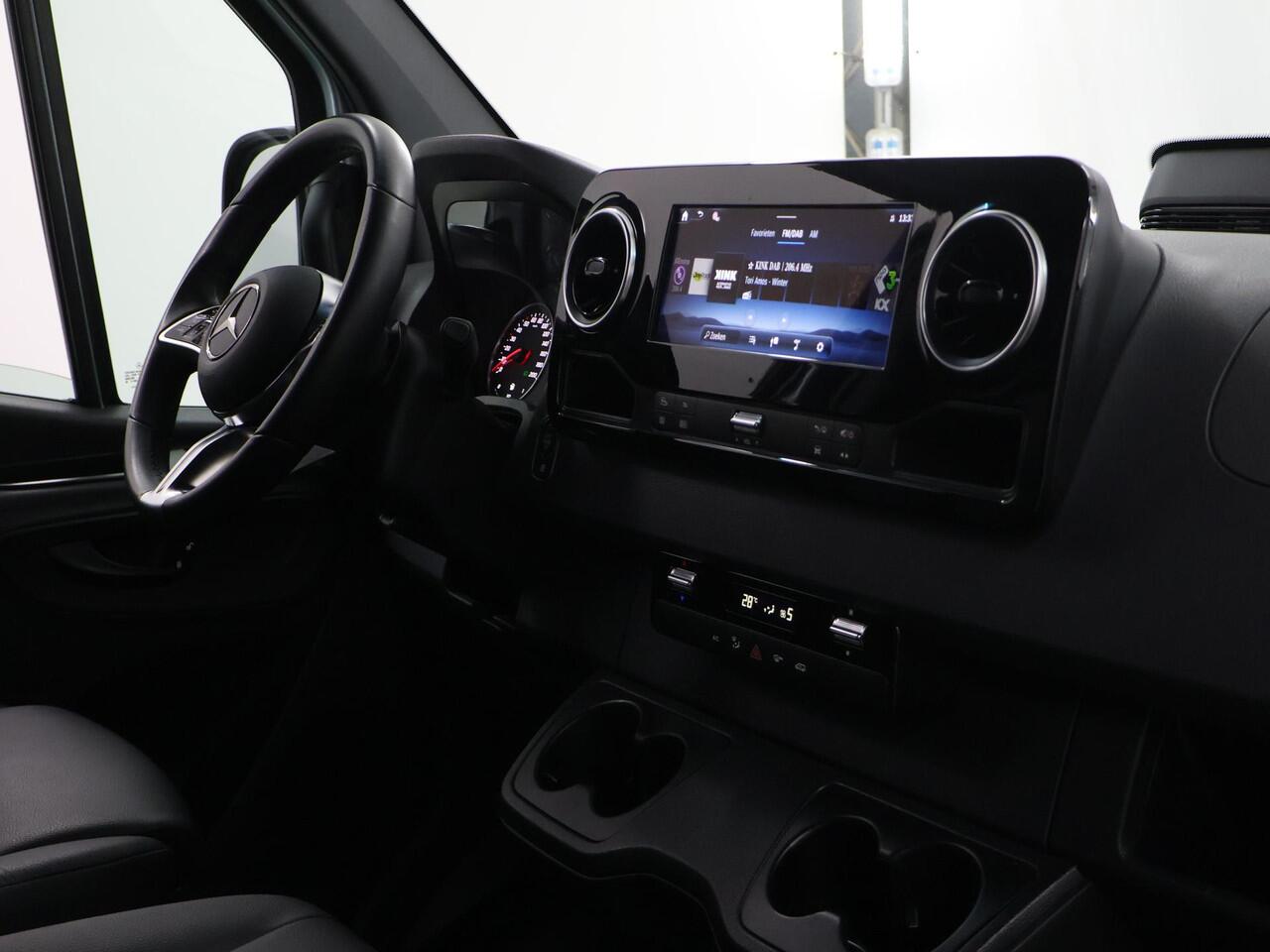 Mercedes-Benz SPRINTER 319 CDI | Aut. | L2 H2 | Select | LED Koplampen | 3-zits | Achteruitrijcamera | Navigatie | Apple Carplay/Android Auto | 3500 KG. AHW | Distronic Plus | LM Velgen | Certified