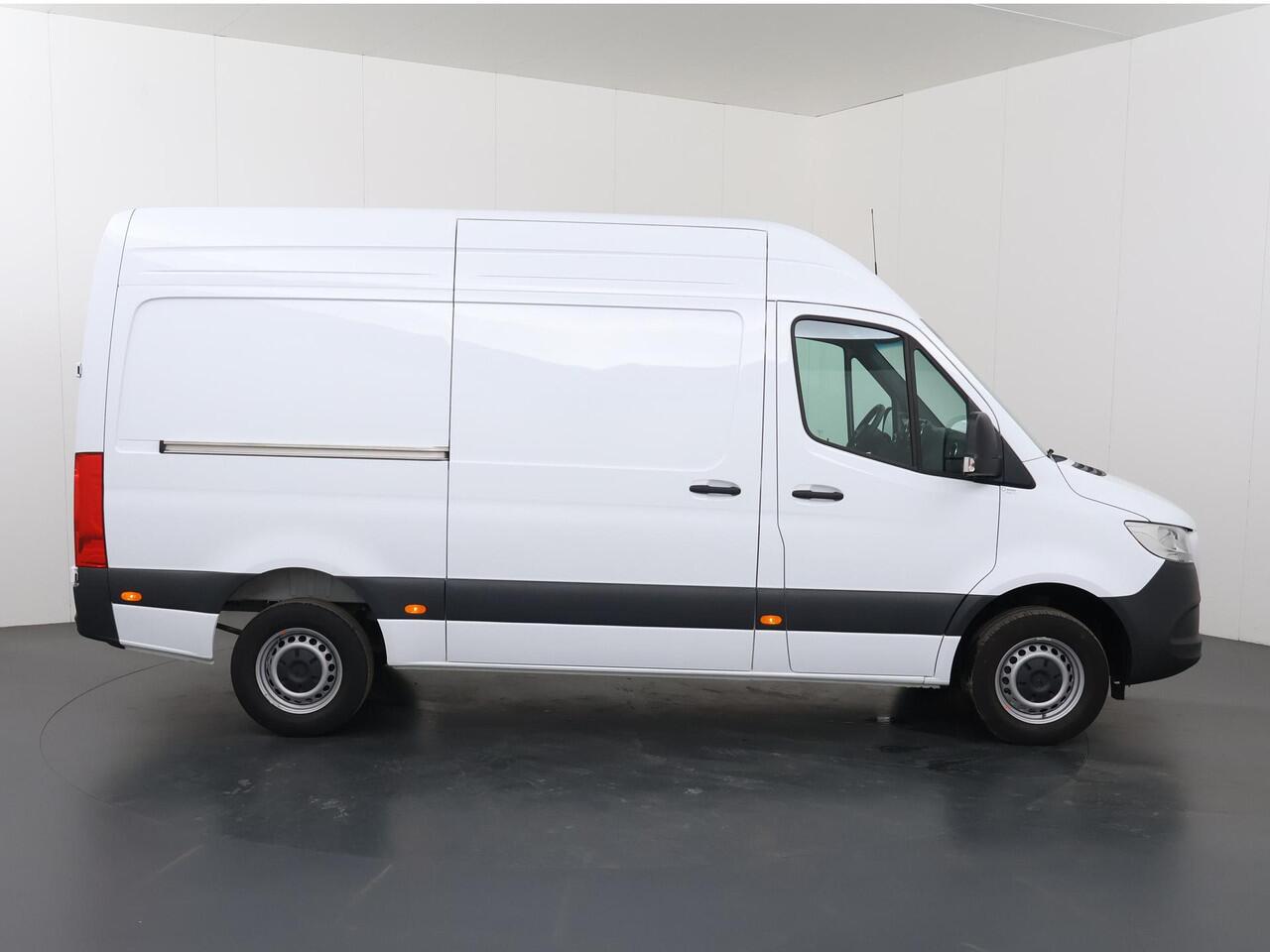 Mercedes-Benz SPRINTER 317 CDI | Aut. | L2 H2 | Pro | 3-zits | Airco | Cruise Control | 3500 KG. AHW | Parkeercamera | Certified