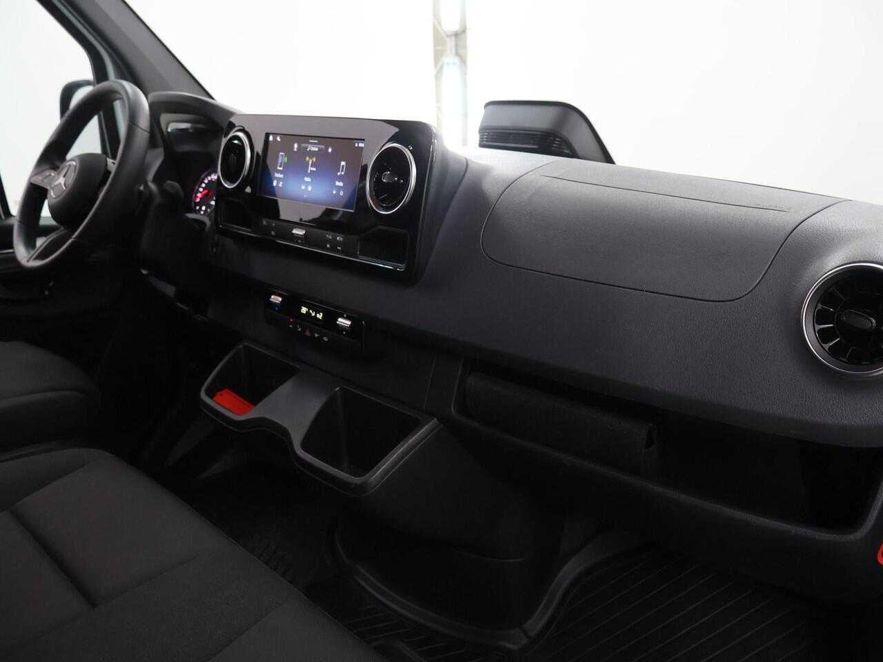 Mercedes-Benz SPRINTER 317 CDI | Aut. | L2 H2 | Pro | 3-zits | Airco | Cruise Control | 3500 KG. AHW | Parkeercamera | Certified