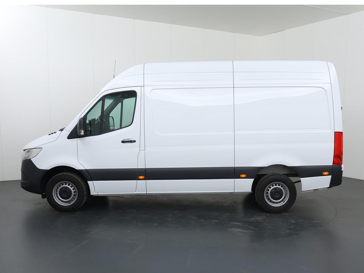 Mercedes-Benz SPRINTER 317 CDI | Aut. | L2 H2 | Pro | 3-zits | Airco | Cruise Control | 3500 KG. AHW | Parkeercamera | Certified
