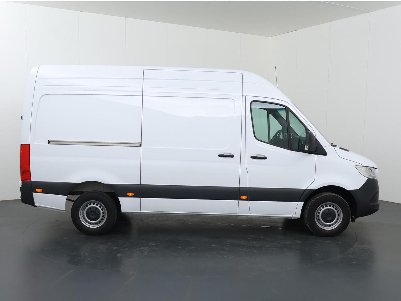 Mercedes-Benz SPRINTER 317 CDI | Aut. | L2 H2 | Pro | 3-zits | Airco | Cruise Control | 3500 KG. AHW | Parkeercamera | Certified