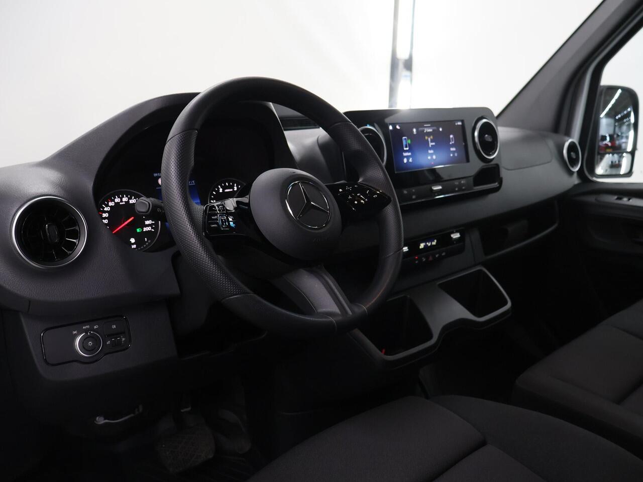 Mercedes-Benz SPRINTER 317 CDI | Aut. | L2 H2 | Pro | 3-zits | Airco | Cruise Control | 3500 KG. AHW | Parkeercamera | Certified