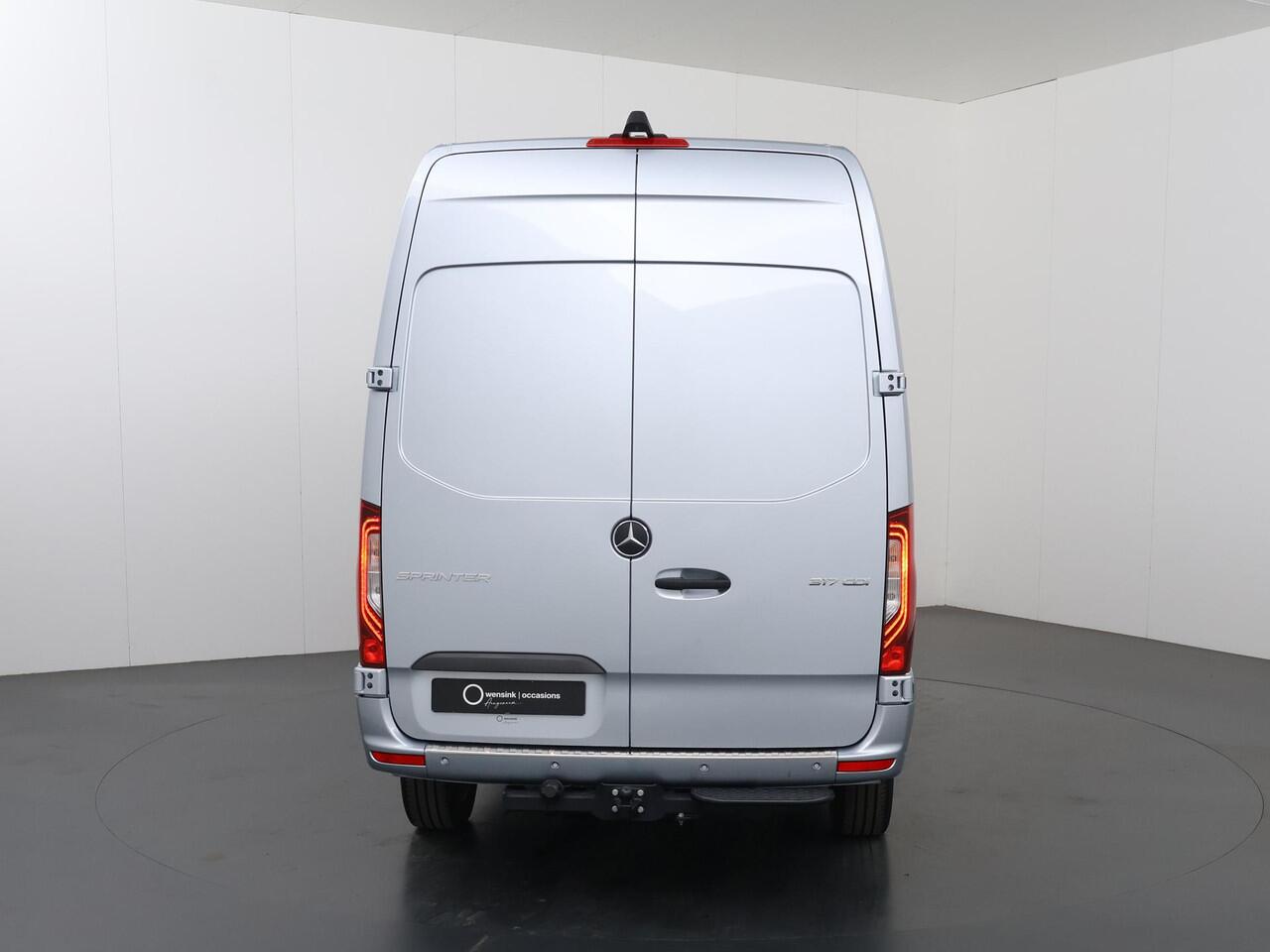 Mercedes-Benz SPRINTER 317 CDI | AUT. | SELECT | L2 H2 | AUTOMAAT | 3500 KG. AHW | ADAPTIEVE CRUISE | STOELVERWARMING | LED | NAVIGATIE | CAMERA | TREKHAAK | BETIMMERDE LAADRUIMTE | 3-ZITS