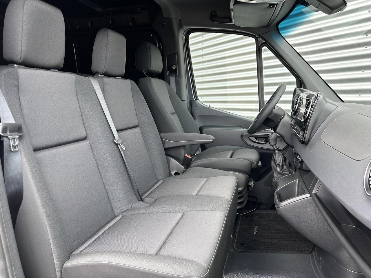 Mercedes-Benz SPRINTER 317CDI L2H1 Airco Navigatie Camera 2800kg Trekhaak 2x schuifdeur