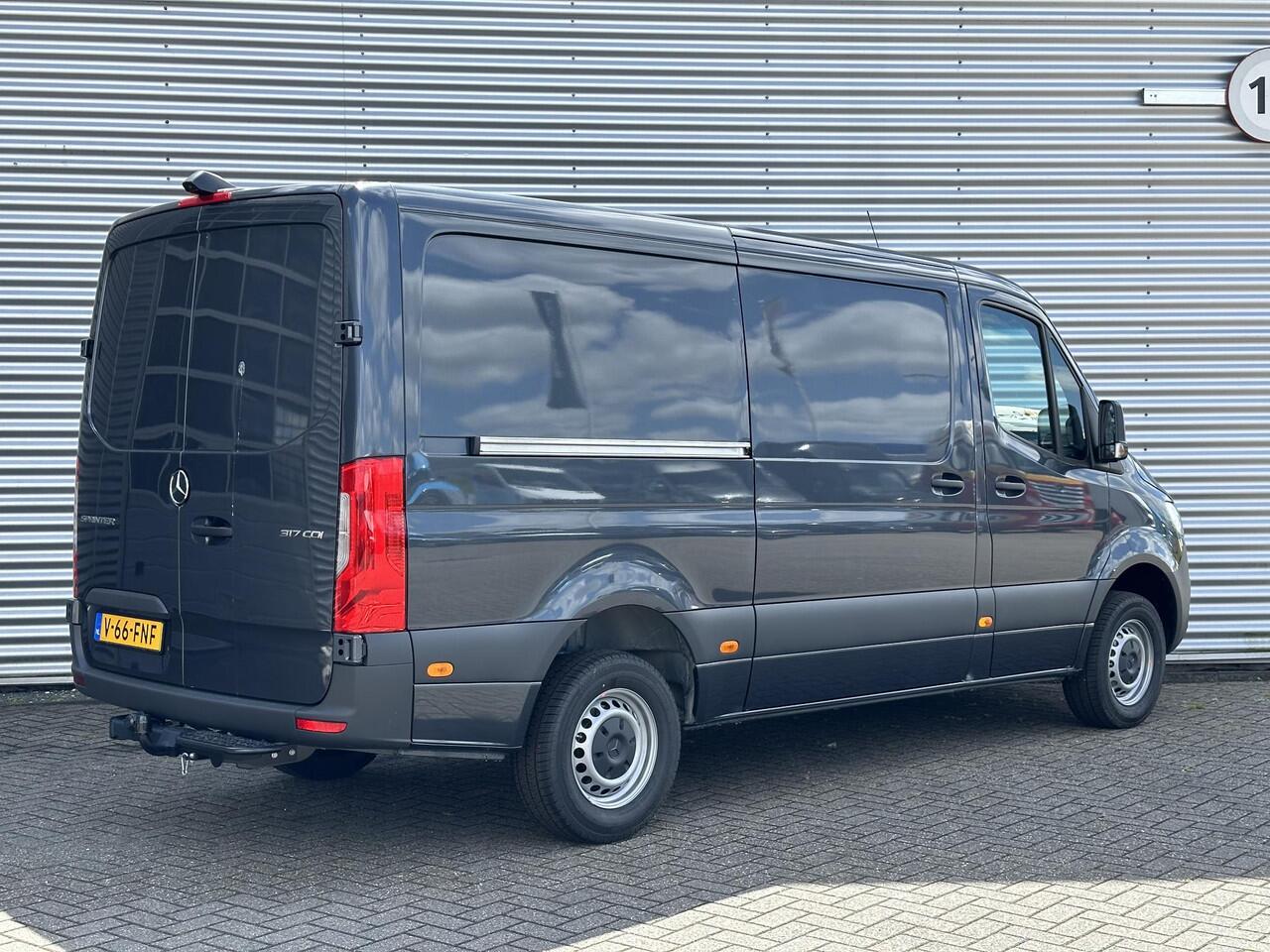 Mercedes-Benz SPRINTER 317CDI L2H1 Airco Navigatie Camera 2800kg Trekhaak 2x schuifdeur