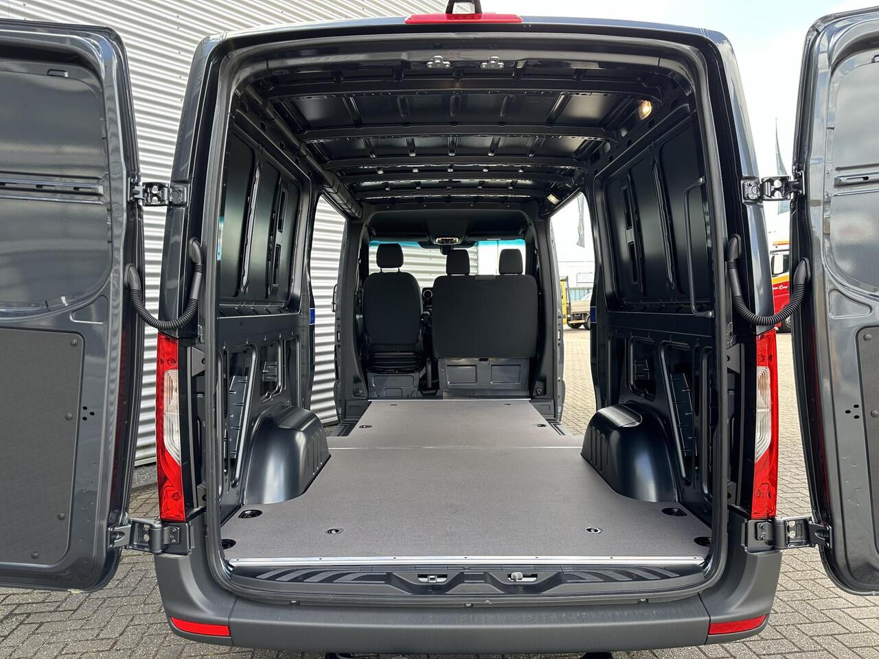 Mercedes-Benz SPRINTER 317CDI L2H1 Airco Navigatie Camera 2800kg Trekhaak 2x schuifdeur