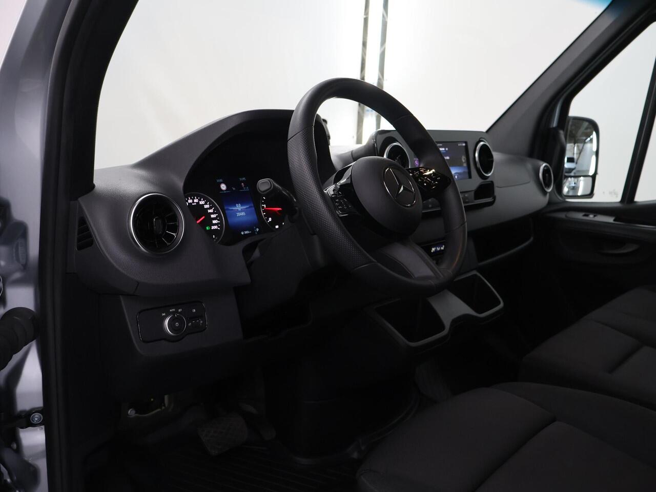 Mercedes-Benz SPRINTER 317 CDI | Aut. | L2 H1 | Pro | 3500 KG. AHW | Parkeercamera | Apple Carplay/Android Auto | Alarm | Trekhaak | 3-zits | BPM-VRIJ | Certified