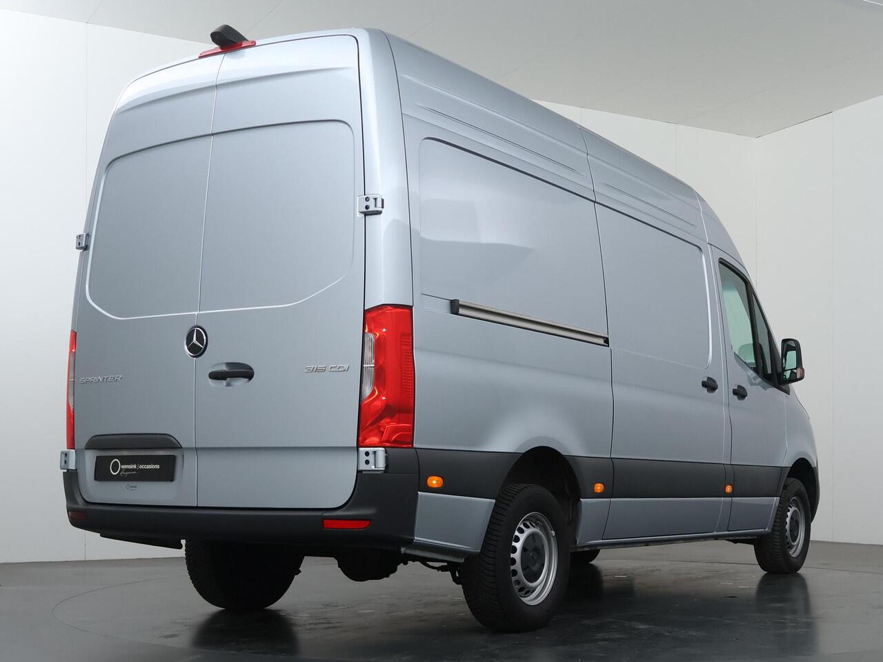Mercedes-Benz SPRINTER 315 CDI | L2 H2 | Pro | 3 zits | Achteruitrijcamera | Betimmering | Laadvloer | Apple Carplay/Android Auto | Certified