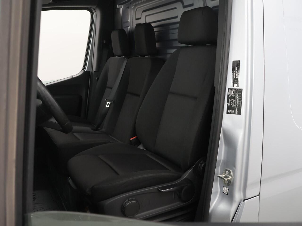 Mercedes-Benz SPRINTER 315 CDI | L2 H2 | Pro | 3 zits | Achteruitrijcamera | Betimmering | Laadvloer | Apple Carplay/Android Auto | Certified