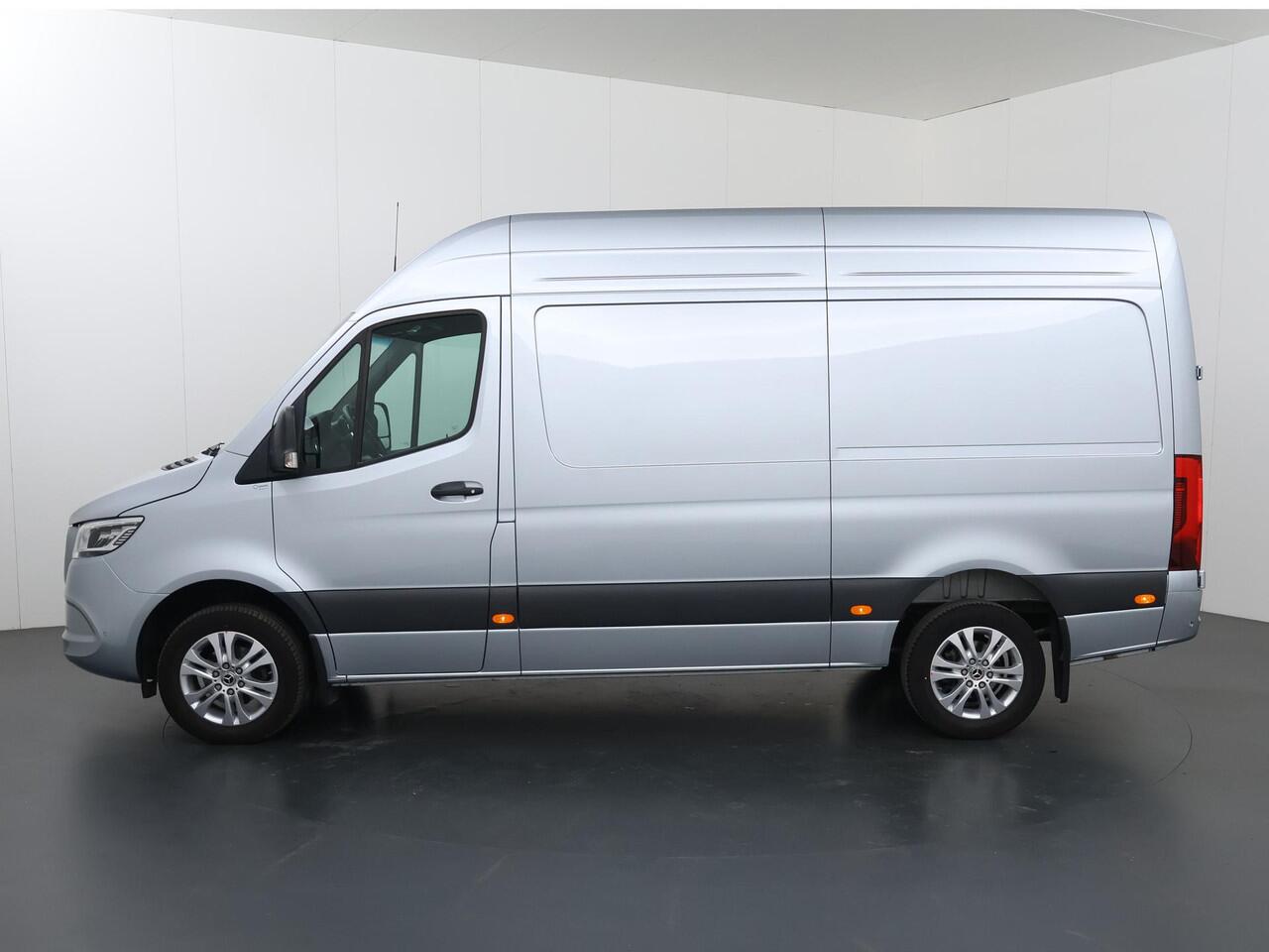 Mercedes-Benz SPRINTER 319 CDI | Aut. | L2 H2 | Select | Bumpers In Kleur | Navigatie | Distronic Plus | Klasse 3 Alarm | Airco | Parkeerpakket | Dodehoekassistent | Led Verlichting | Geveerde Comfortstoel en Bijrijdersbank | Certified |