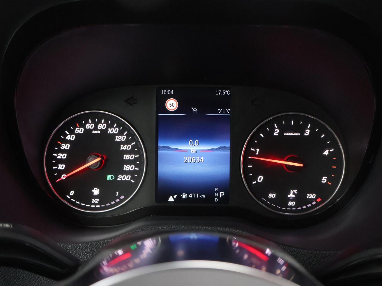 Mercedes-Benz SPRINTER 317 CDI | Aut. | L2 H1 | SELECT | ACHTERUITRIJCAMERA | NAVIGATIE | CRUISE CONTROL | TREKHAAK | BETIMMERDE LAADRUIMTE | 3-ZITS | LICHT -/ REGEN SENSOR | CERTIFIED