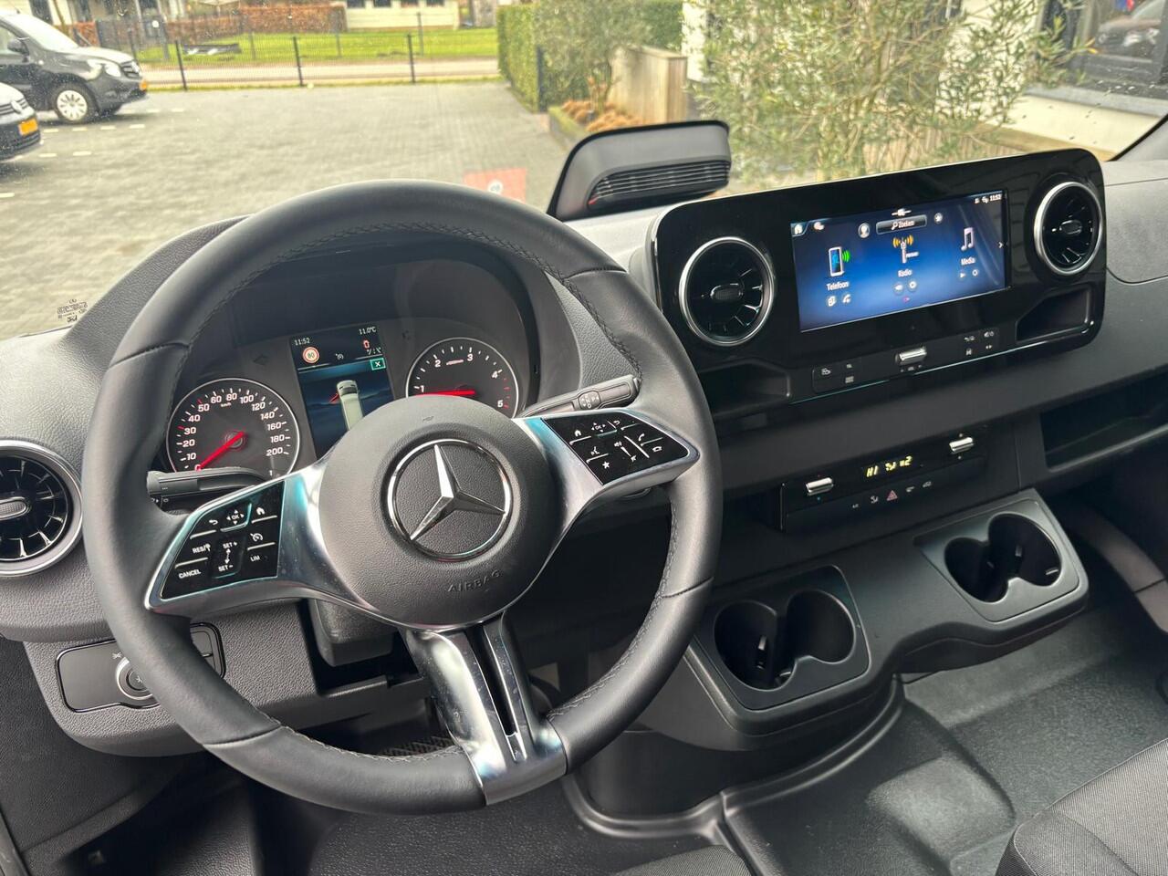 Mercedes-Benz SPRINTER 319 1.9 CDI L2H2 RWD