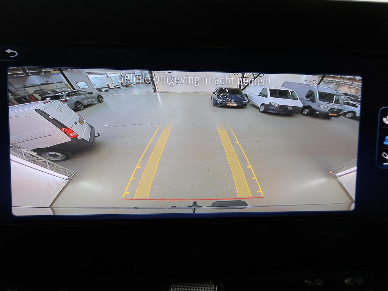 Mercedes-Benz SPRINTER 317 CDI | Aut. | L2 H1 | Pro | 3-zits | Parkeercamera | Trekhaak 3500 KG. | Alarm | Certified