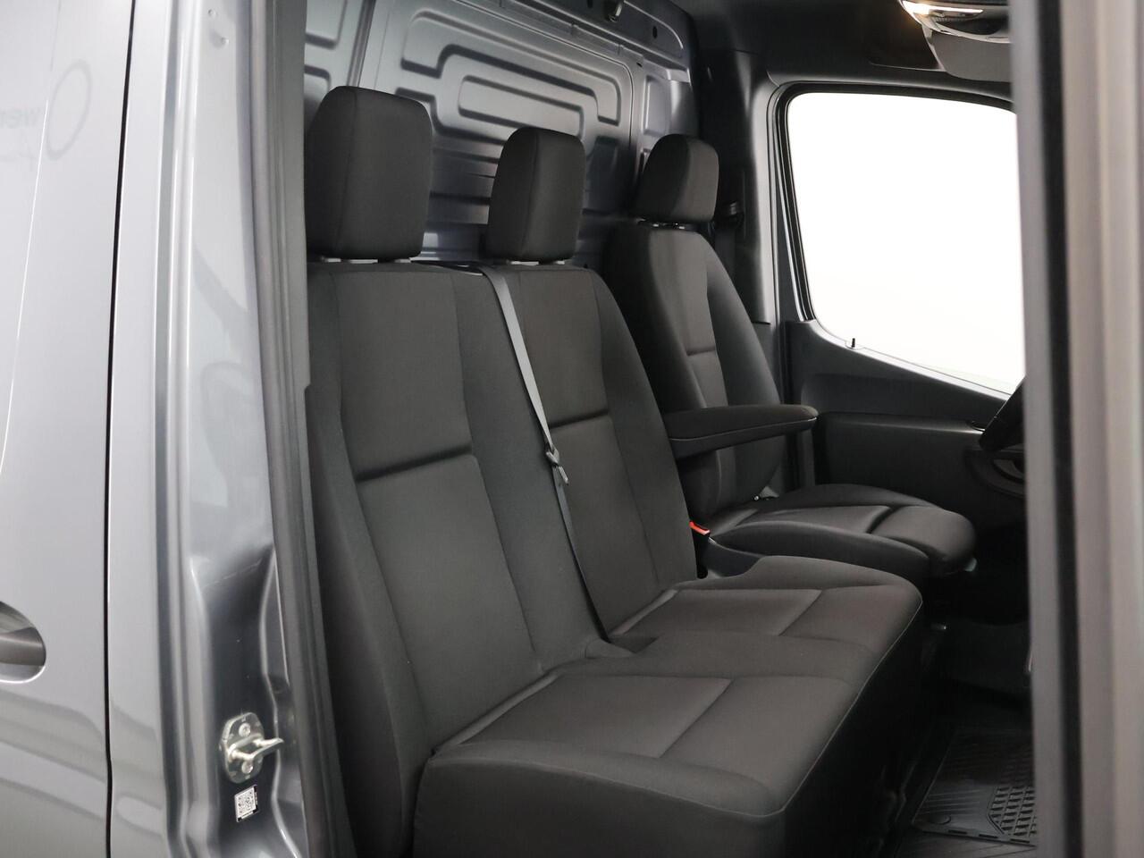 Mercedes-Benz SPRINTER 317 CDI | Aut. | L2 H1 | Pro | 3-zits | Parkeercamera | Trekhaak 3500 KG. | Alarm | Certified