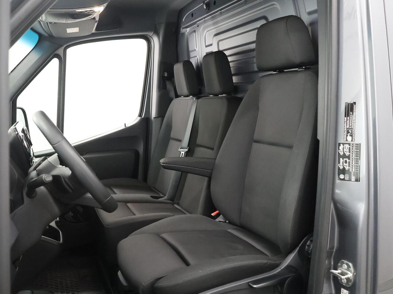 Mercedes-Benz SPRINTER 317 CDI | Aut. | L2 H1 | Pro | 3-zits | Parkeercamera | Trekhaak 3500 KG. | Alarm | Certified