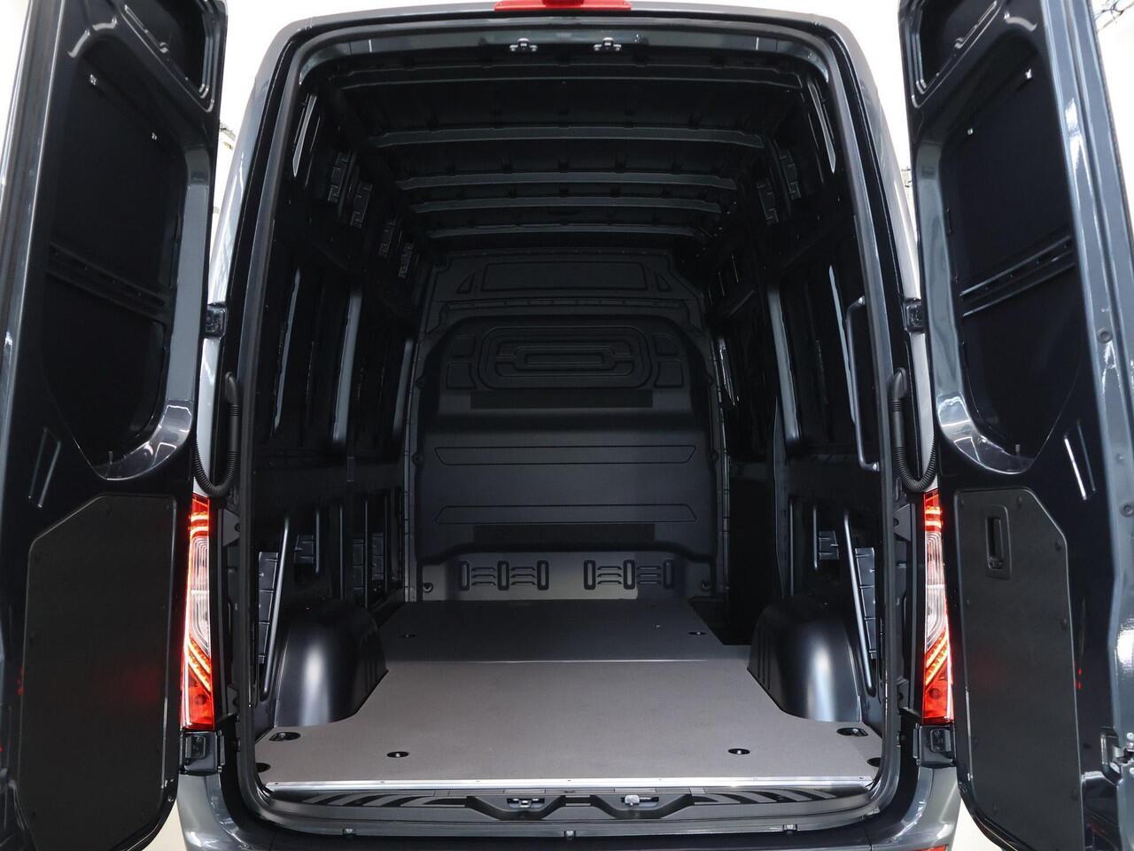 Mercedes-Benz SPRINTER 319 CDI L2 H2 Select | | BPM VRIJ | 3500 kg TREKKEN | 3-zits | Leder | Parkeersensoren | Climate Control | Achteruitrijcamera | Airco | Cruise Control | LED Koplampen |
