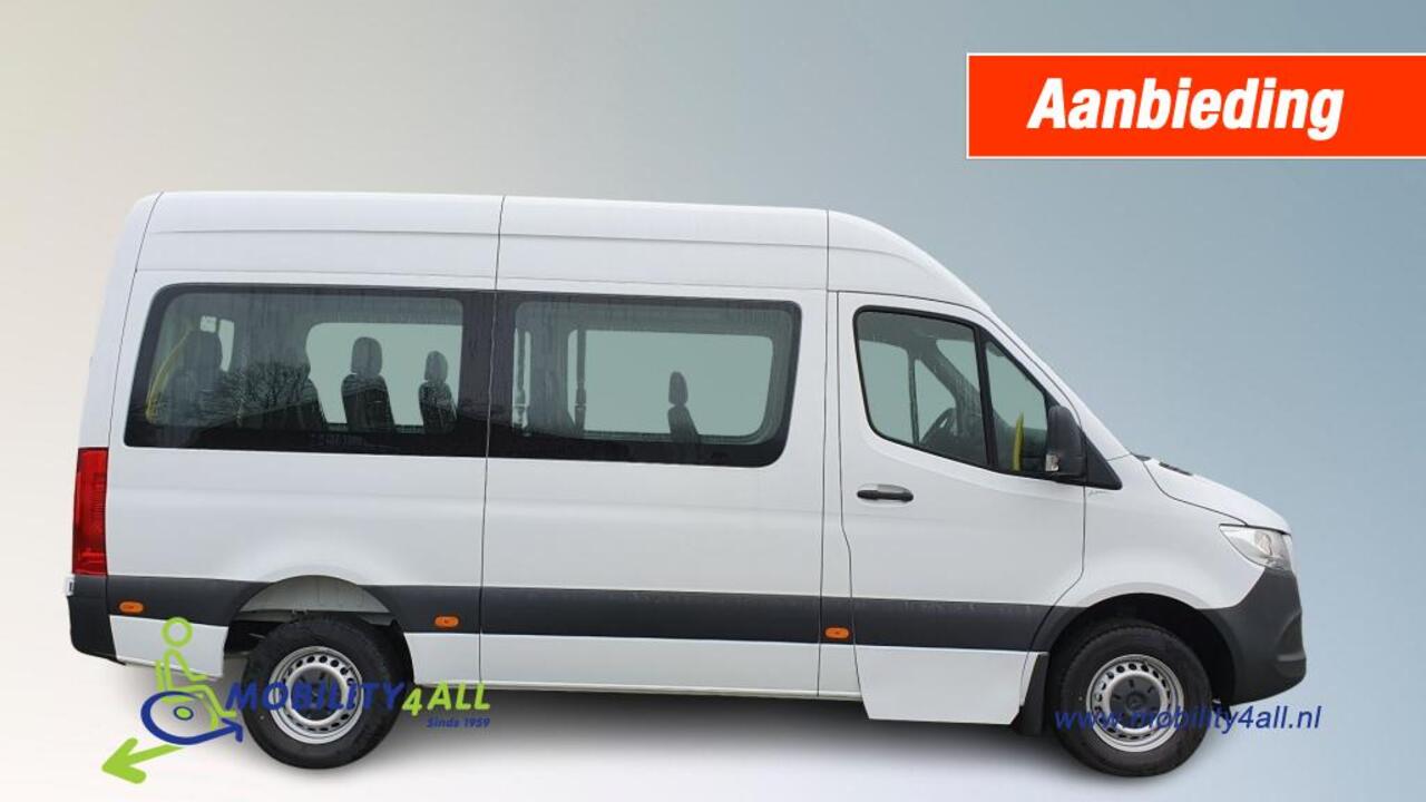 Mercedes-Benz SPRINTER TAXI ROLSTOELBUS met verlaagde voorinstap.