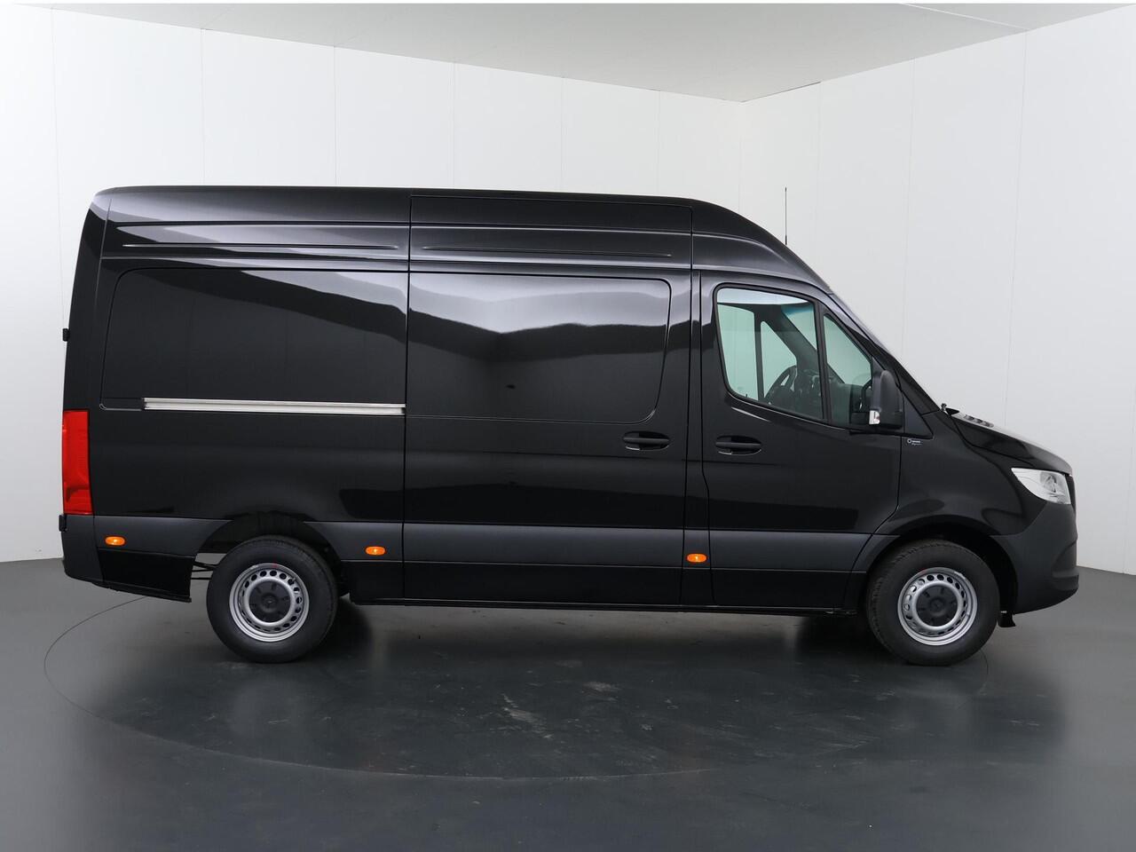 Mercedes-Benz SPRINTER 317 CDI L2 H2 RWD PRO | Achteruitrijcamera | Smartphone integratie pakket | 10.25" MBUX Systeem | 3500 KG Trekgewicht |