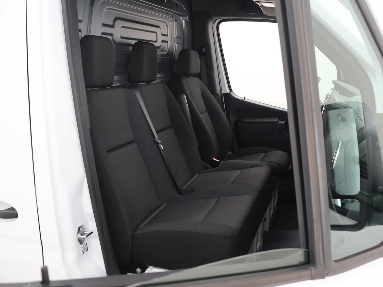 Mercedes-Benz SPRINTER 315 | Aut. | L2 H2 | RWD | PRO | 3500 KG. AHW | Airco | Cruise Control | 3500 KG. AHW | Carplay / Android Auto | Dodehoekassistent | Lane-Assist | Multifunctioneel Stuurwiel | 3-zits |