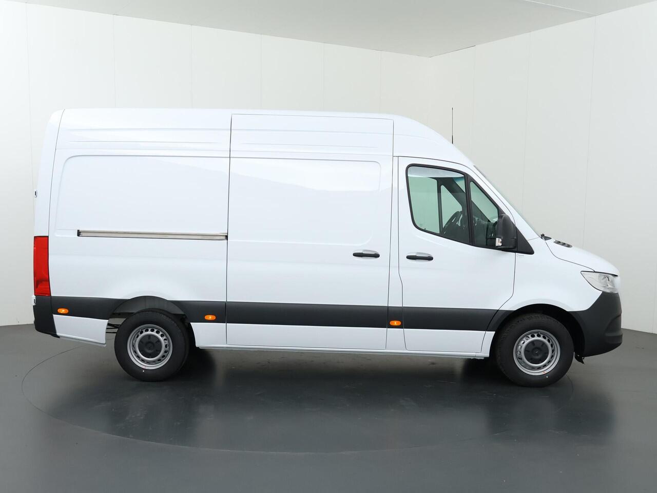 Mercedes-Benz SPRINTER 317 CDI | L2 H2 | Aut. | RWD | PRO | BPM VRIJ! | 3500 KG AHW | CARPLAY | ANDROID AUTO | 3-ZITS | CRUISE | CAMERA | AIRCO | SPOORASSISTENT | DODEHOEKDETECTIE |