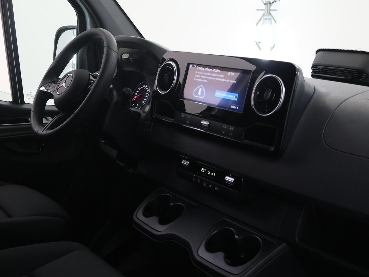 Mercedes-Benz SPRINTER 317 CDI | L2 H2 | Aut. | RWD | PRO | BPM VRIJ! | 3500 KG AHW | CARPLAY | ANDROID AUTO | 3-ZITS | CRUISE | CAMERA | AIRCO | SPOORASSISTENT | DODEHOEKDETECTIE |