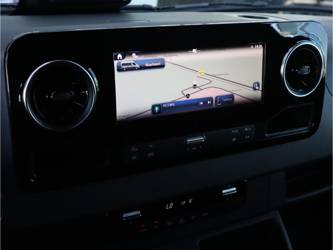 Mercedes-Benz SPRINTER 319 1.9 CDI L2 Pro DISTRONIC 3,5T AHW 360gr. CAMERA NAVI